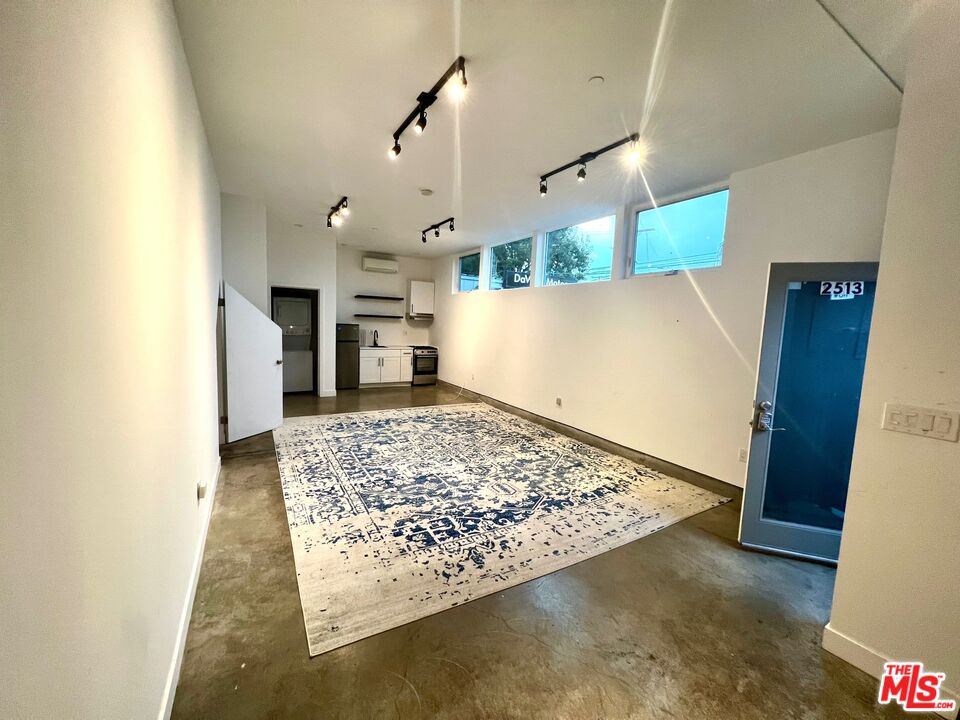 2513 Lincoln Blvd
