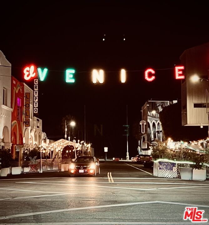 2513 Lincoln Blvd