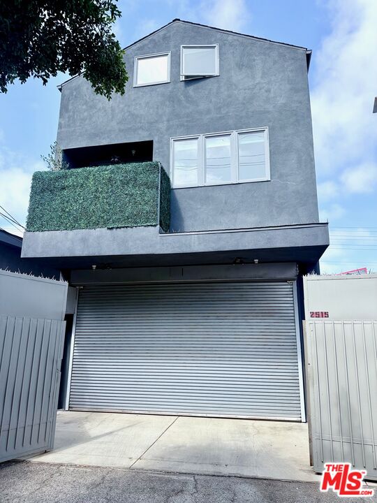 2513 Lincoln Blvd