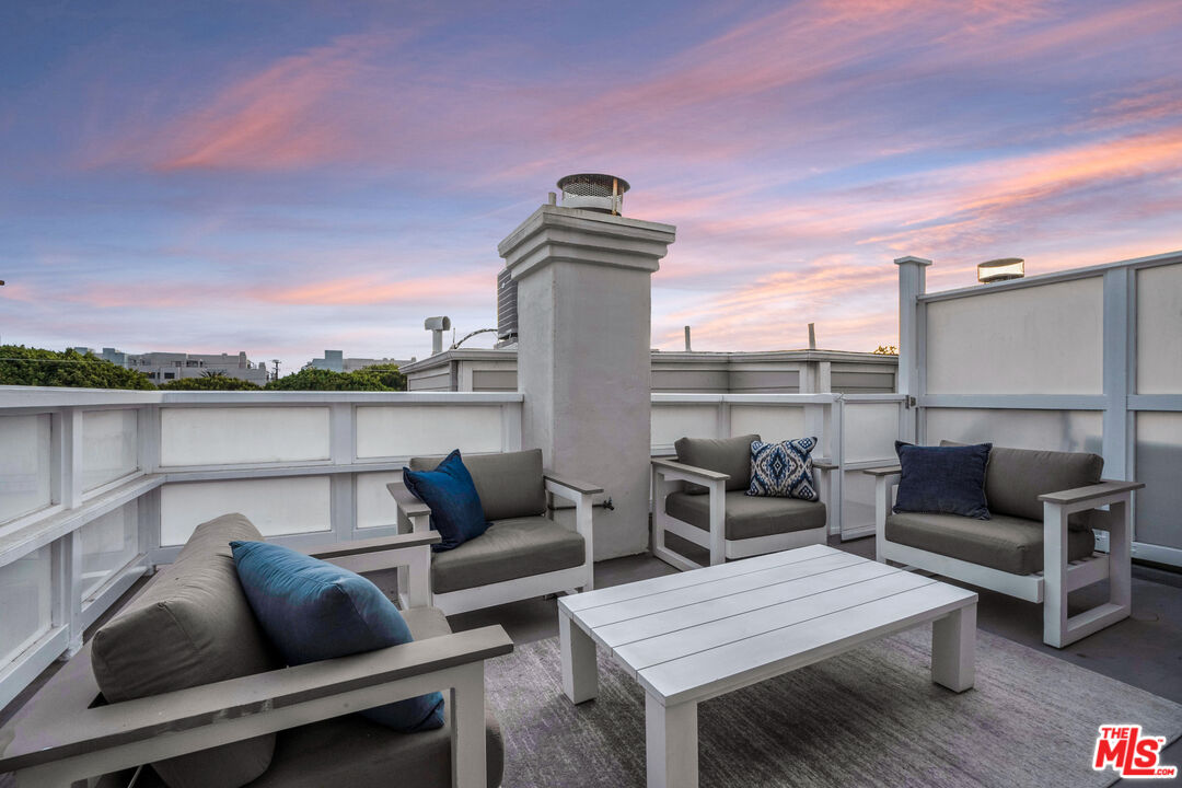 2622 2nd St Unit: 2