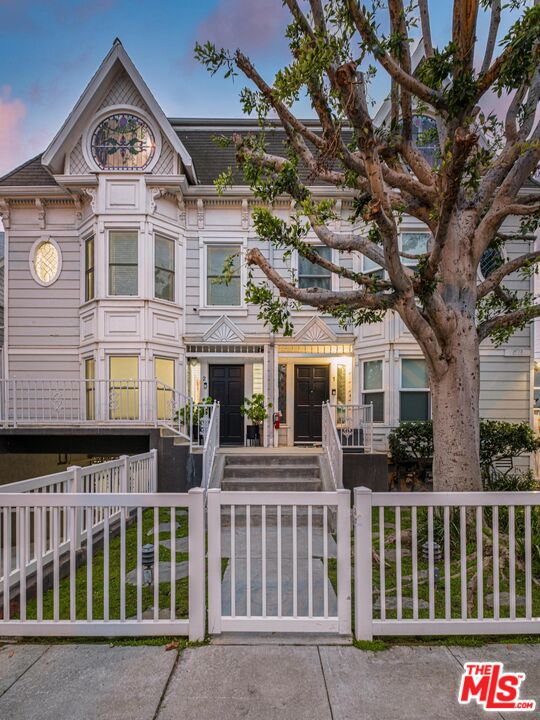 2622 2nd St Unit: 2