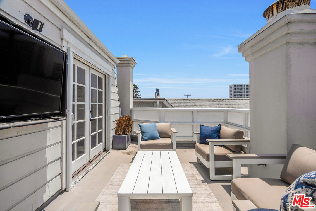 2622 2nd St Unit: 2