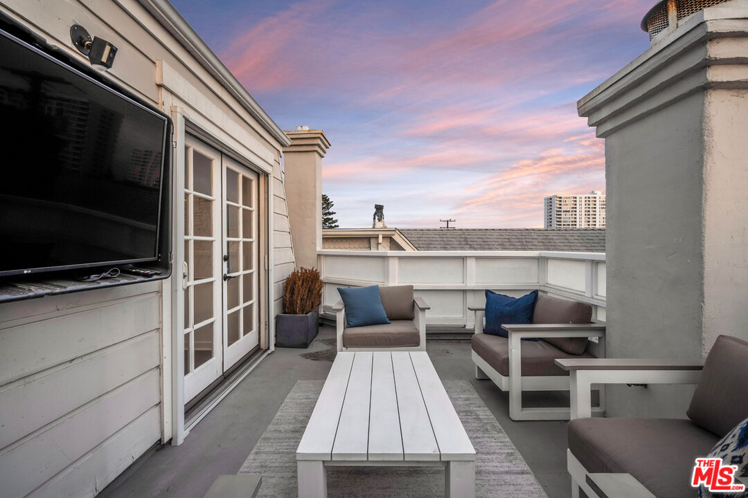 2622 2nd St Unit: 2