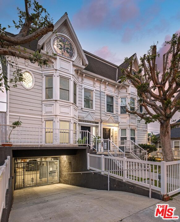 2622 2nd St Unit: 2
