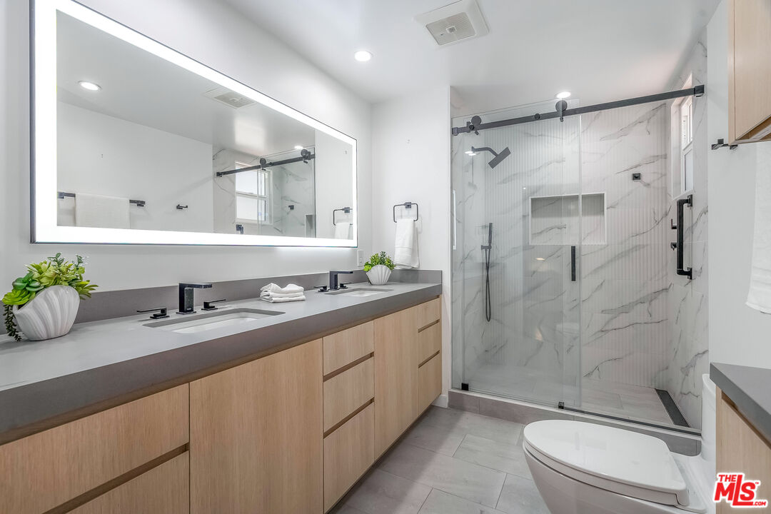 2622 2nd St Unit: 2