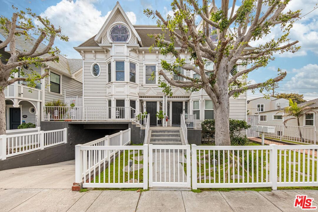 2622 2nd St Unit: 2