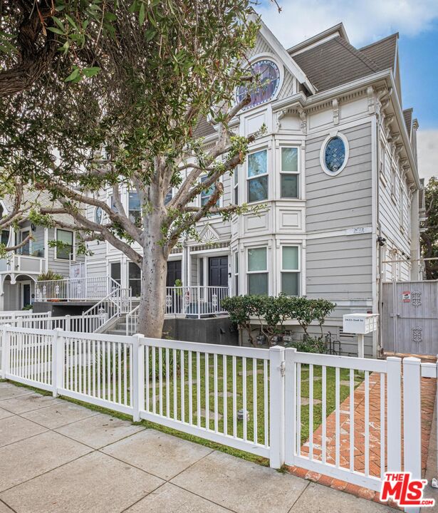 2622 2nd St Unit: 2