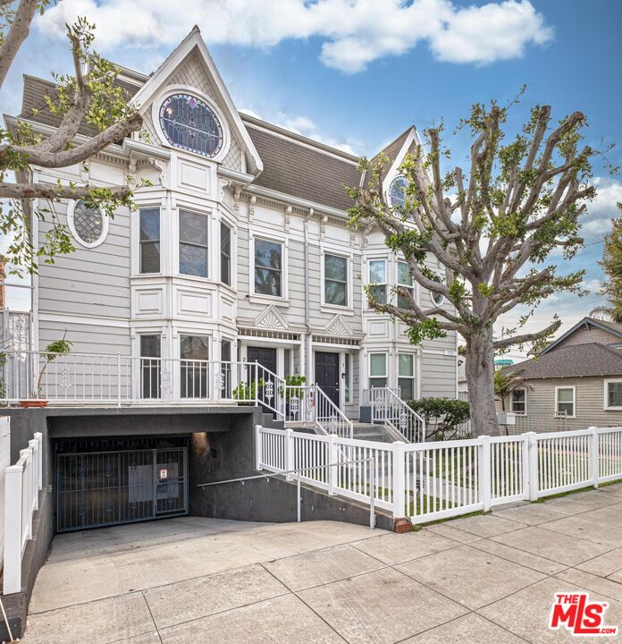 2622 2nd St Unit: 2