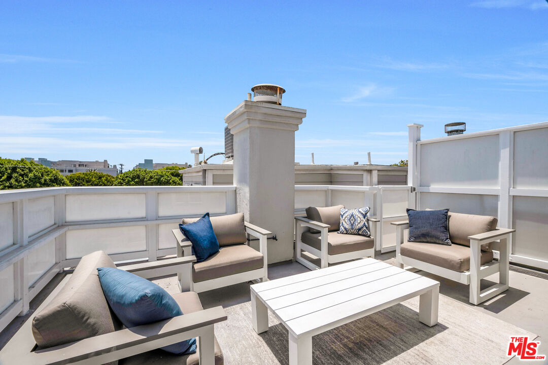 2622 2nd St Unit: 2