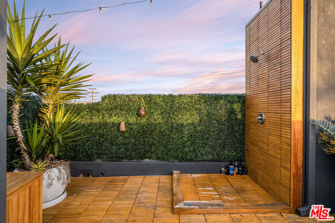 2513 Lincoln Blvd