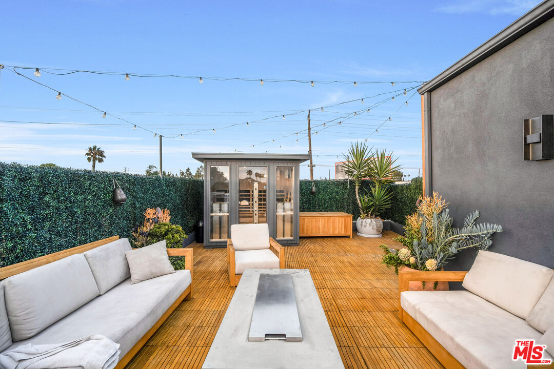 2513 Lincoln Blvd