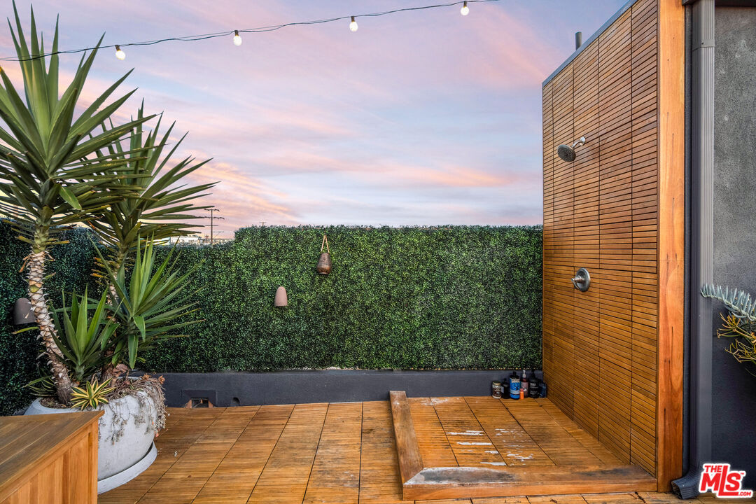 2513 Lincoln Blvd