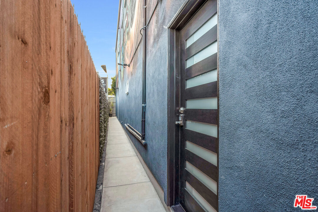 2513 Lincoln Blvd