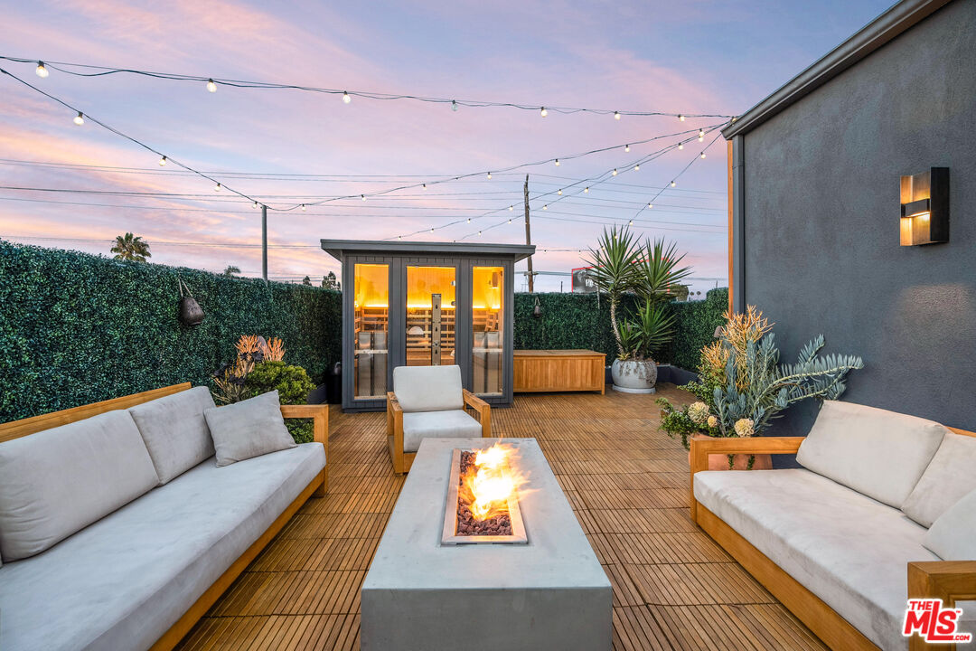 2513 Lincoln Blvd