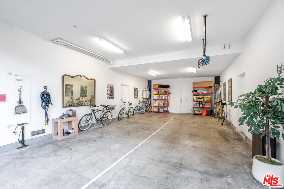 2513 Lincoln Blvd