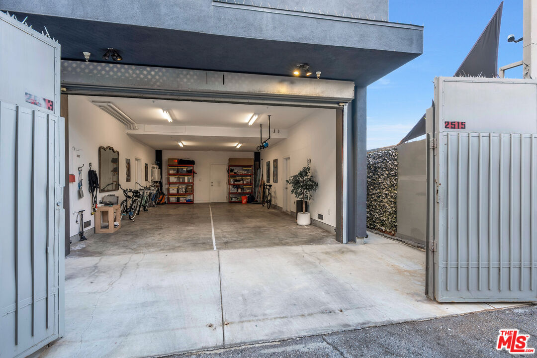 2513 Lincoln Blvd