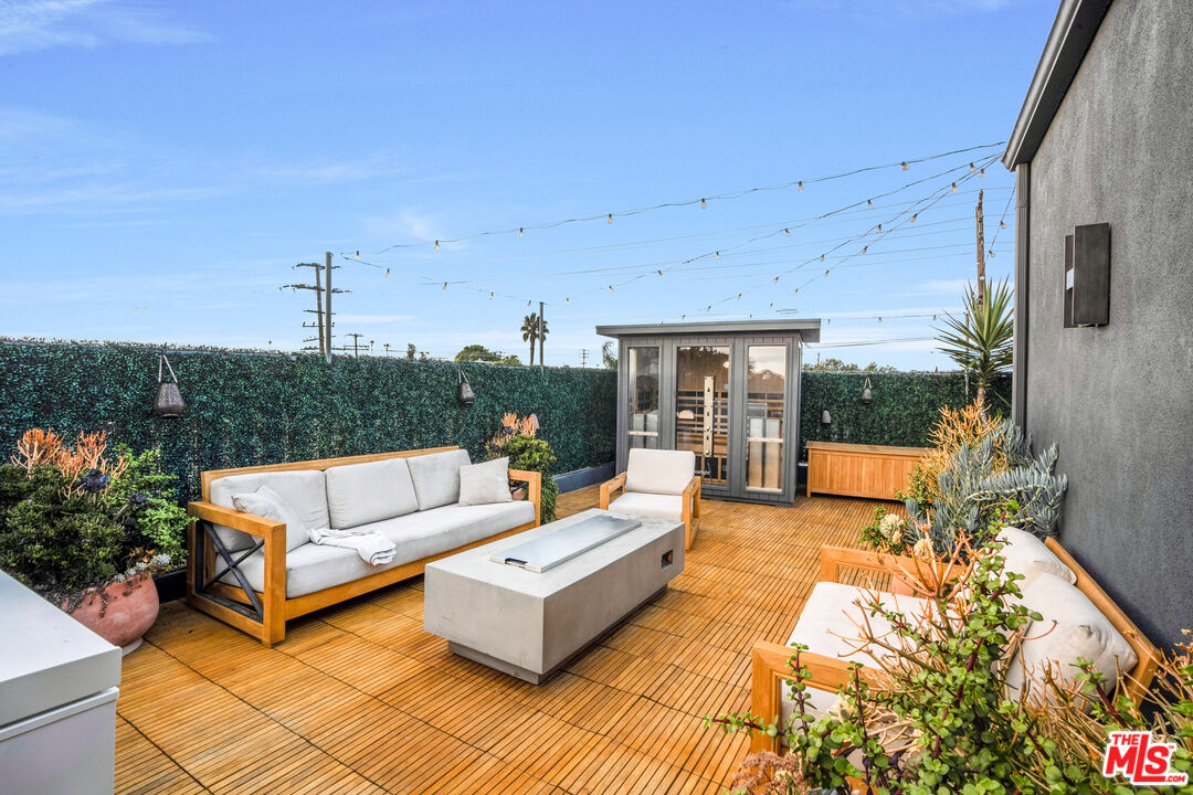 2513 Lincoln Blvd