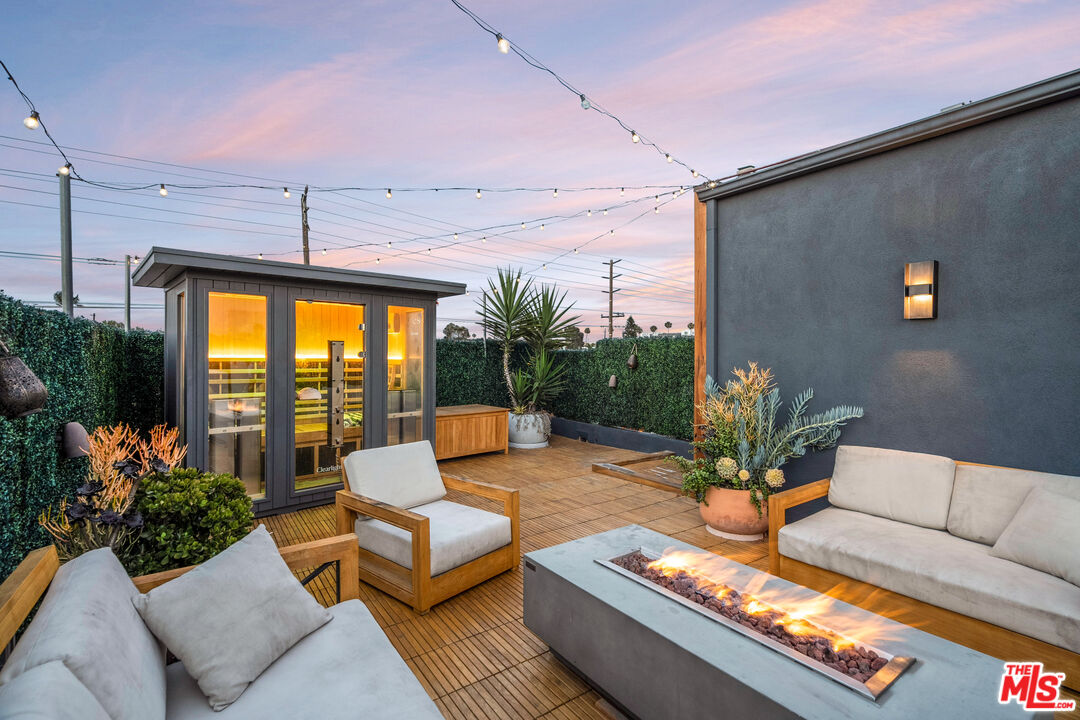 2513 Lincoln Blvd