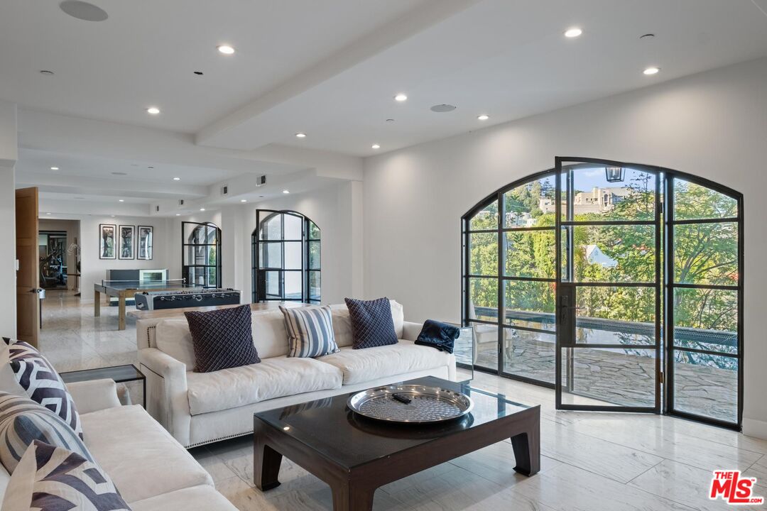 4733 Bonvue Ave