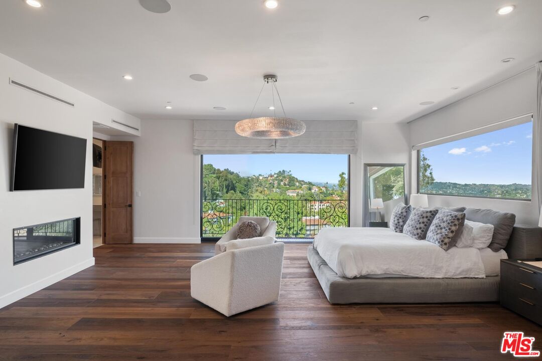 4733 Bonvue Ave