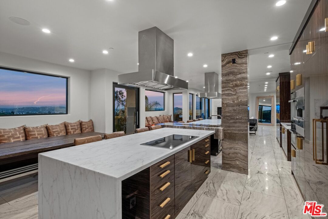 4733 Bonvue Ave