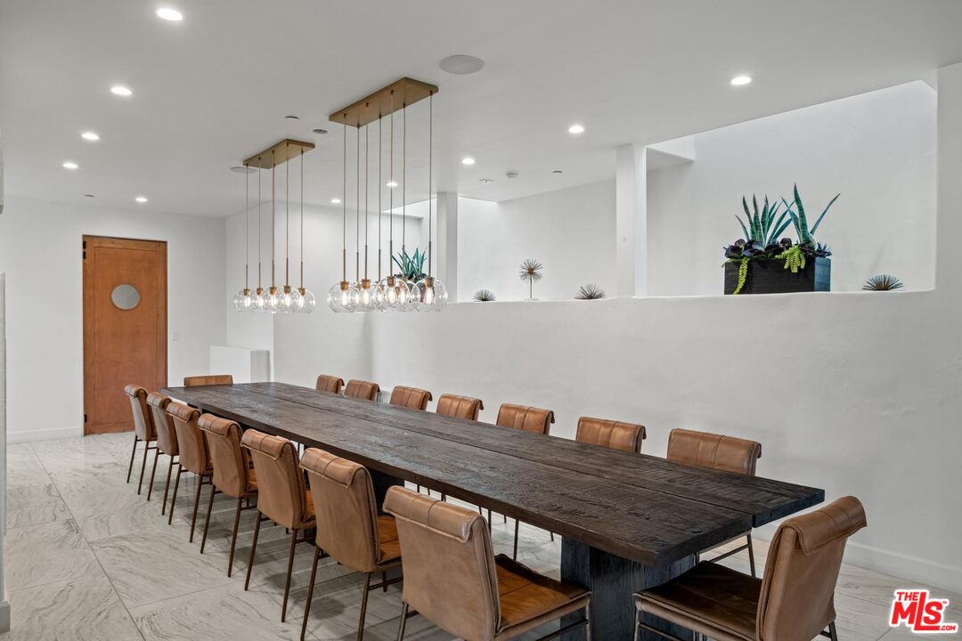 4733 Bonvue Ave