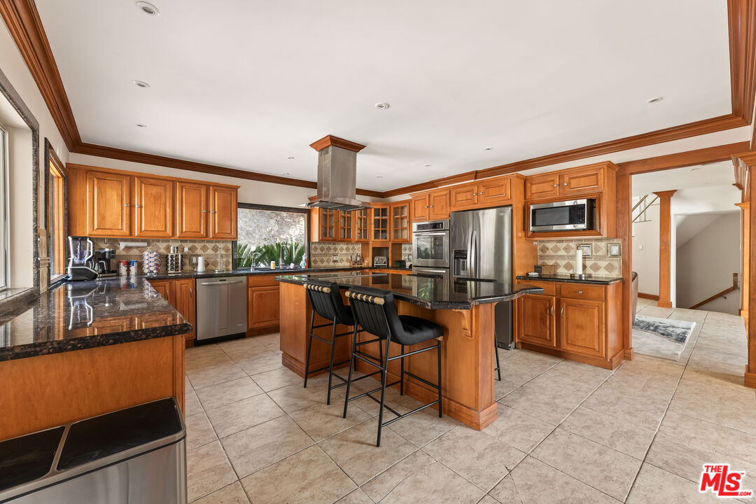 3200 Oakley Dr