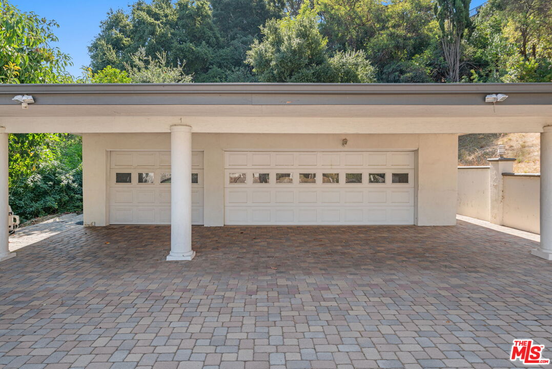 3200 Oakley Dr