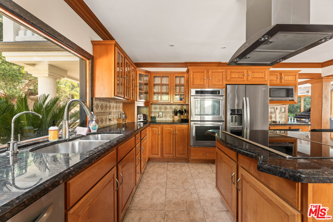 3200 Oakley Dr