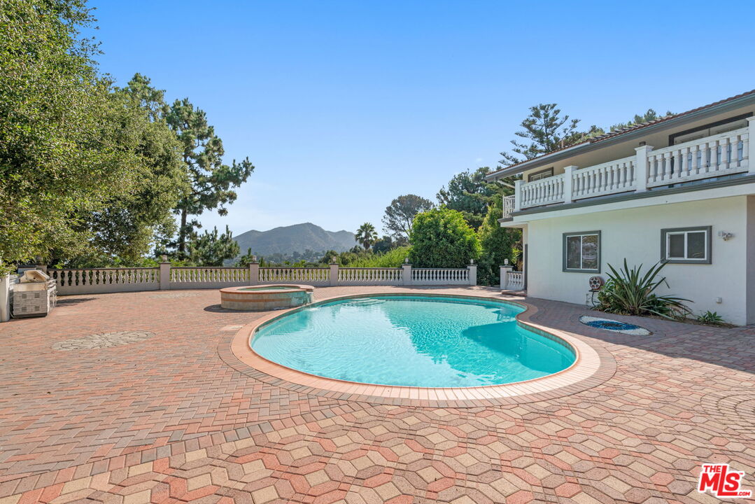 3200 Oakley Dr