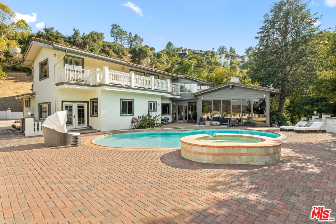 3200 Oakley Dr