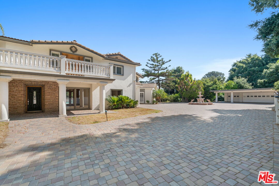 3200 Oakley Dr