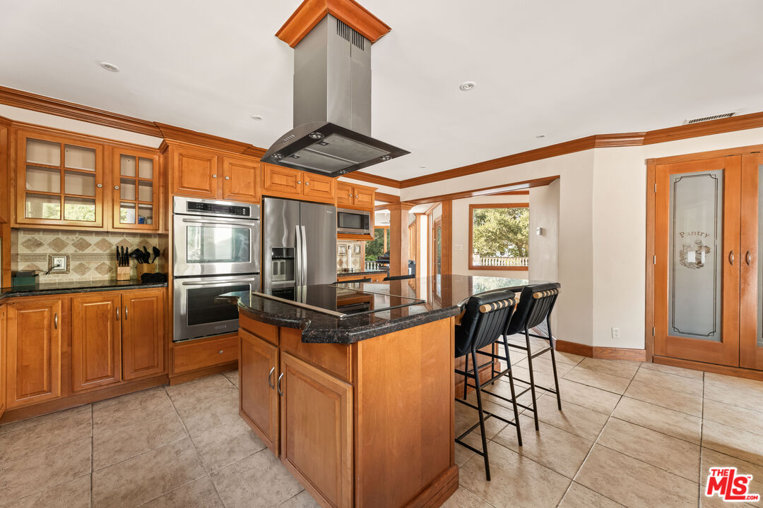 3200 Oakley Dr