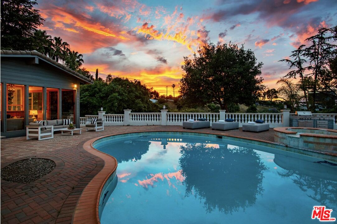 3200 Oakley Dr