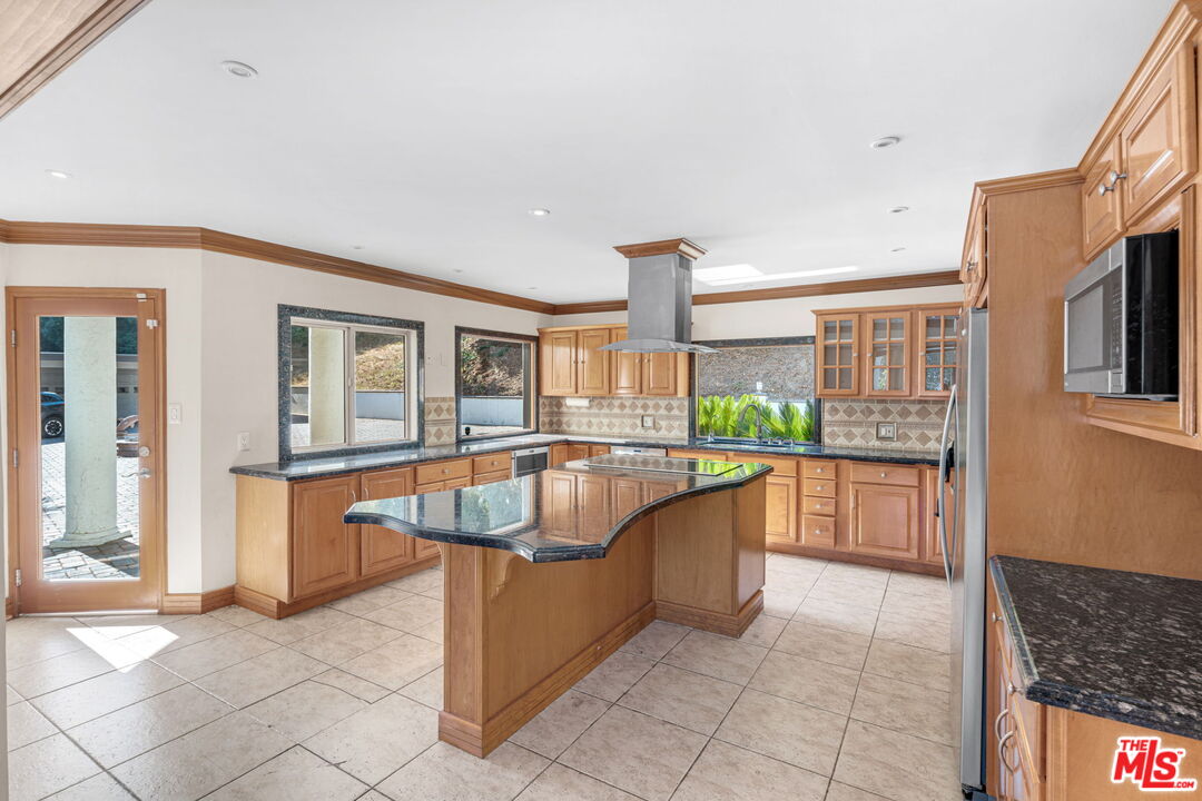 3200 Oakley Dr