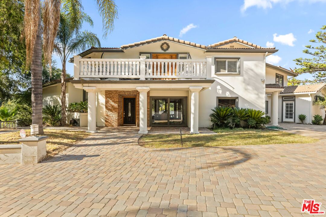3200 Oakley Dr