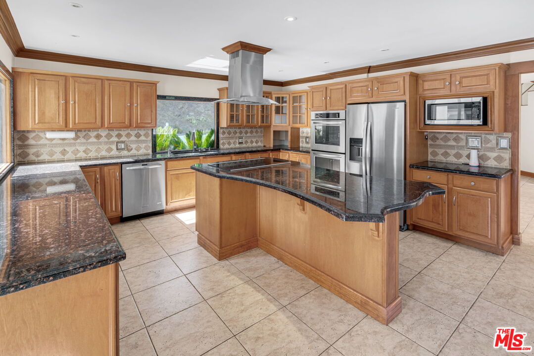 3200 Oakley Dr