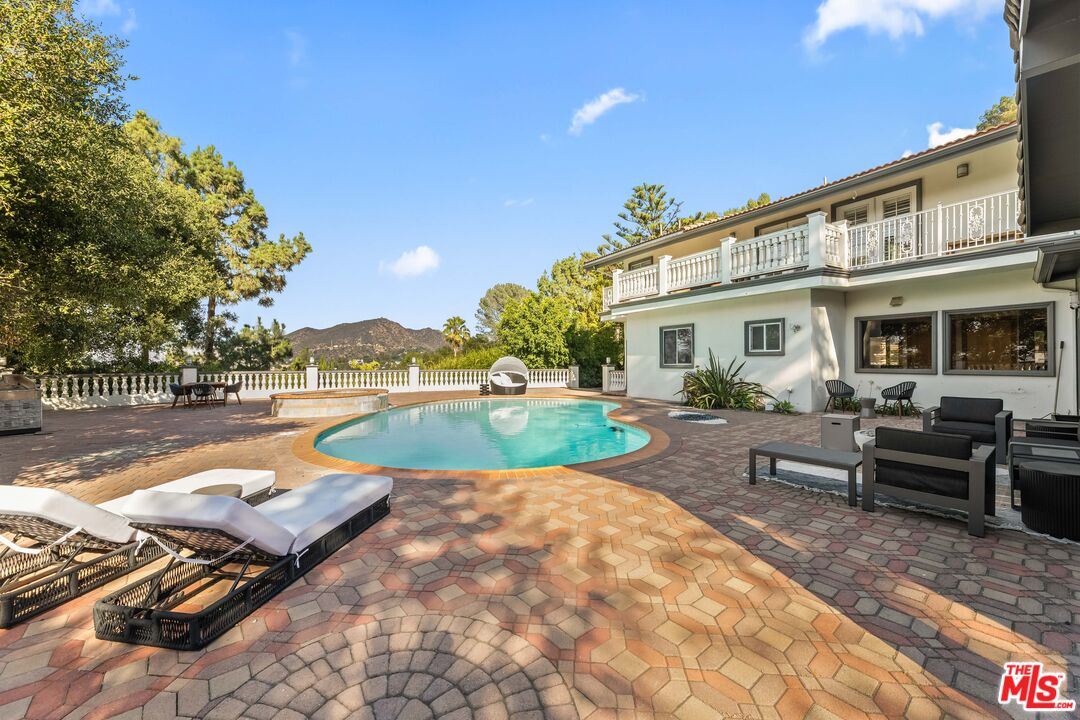 3200 Oakley Dr