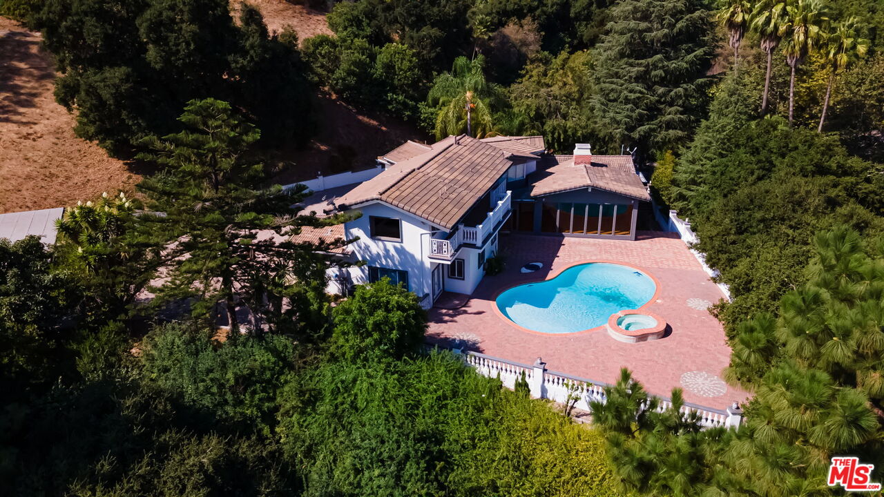 3200 Oakley Dr