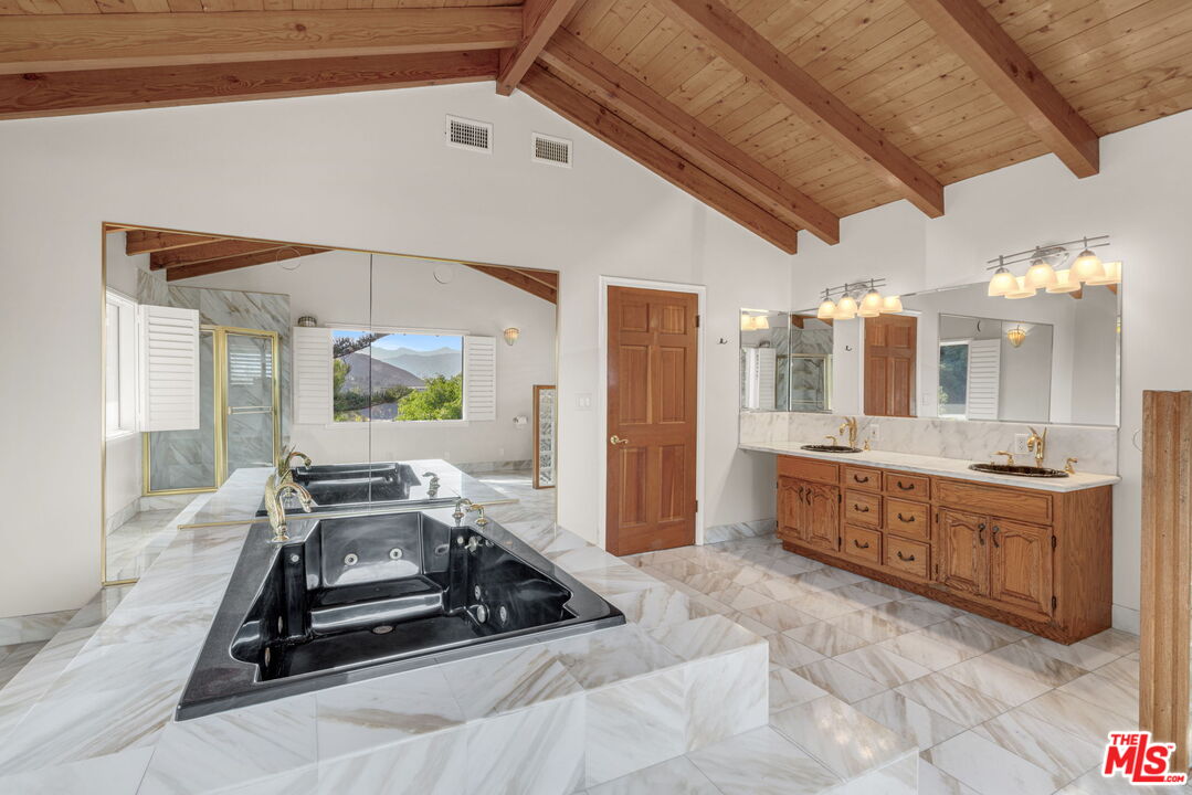 3200 Oakley Dr