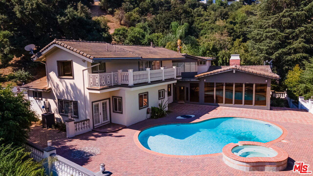 3200 Oakley Dr