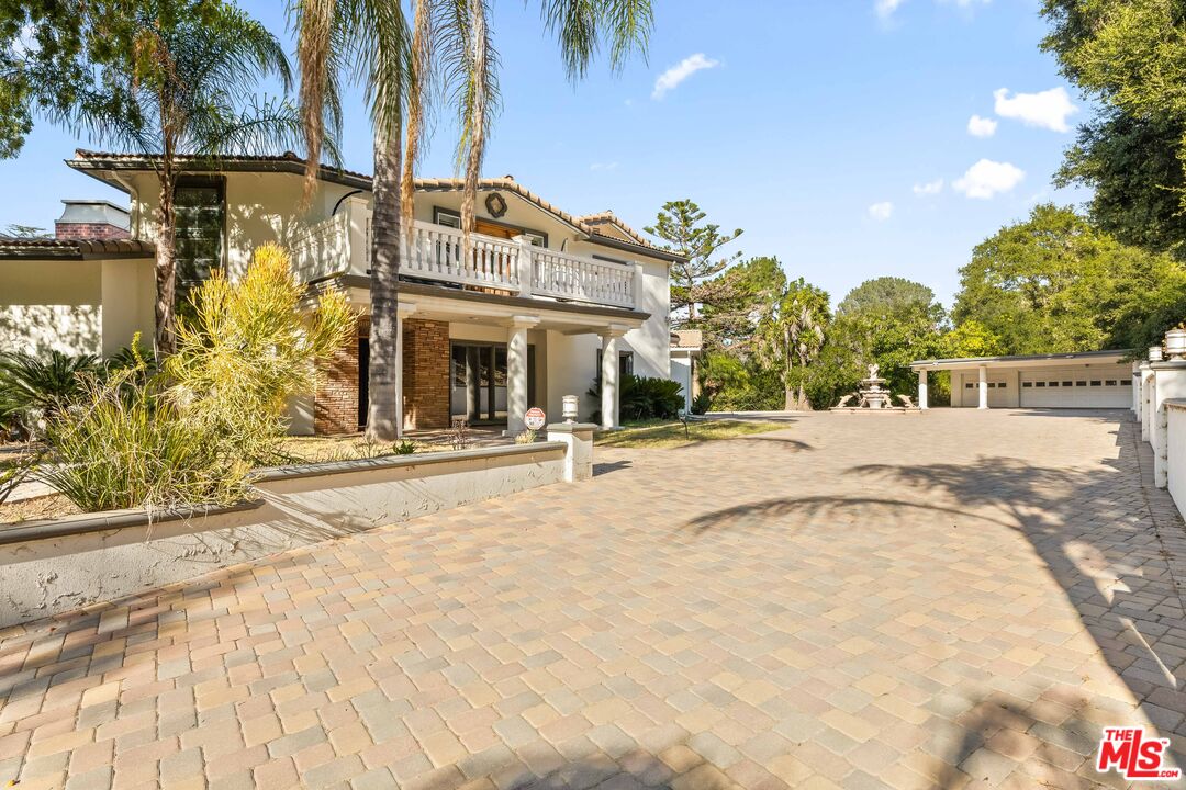 3200 Oakley Dr