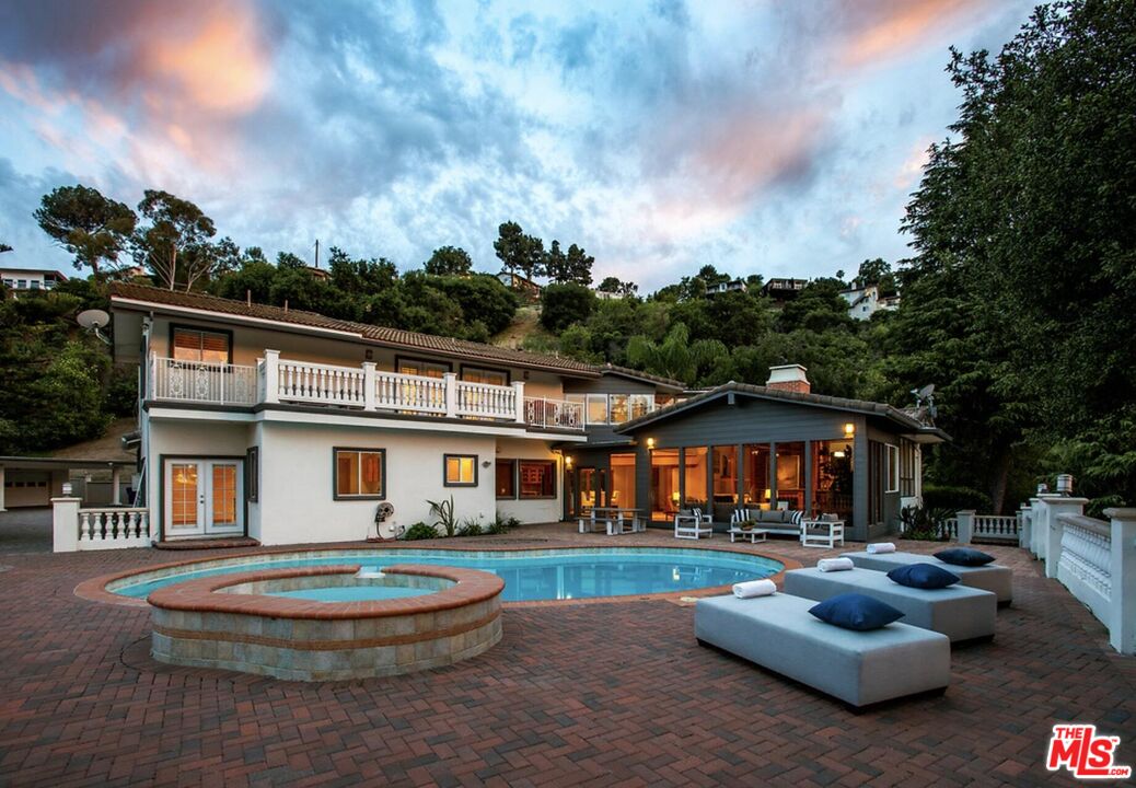 3200 Oakley Dr