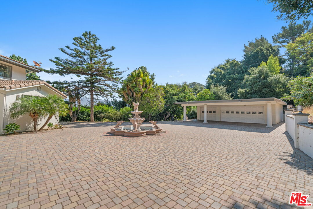 3200 Oakley Dr
