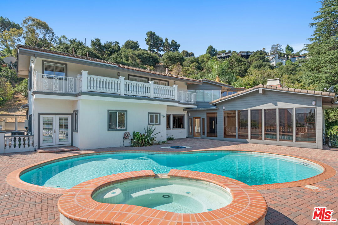 3200 Oakley Dr