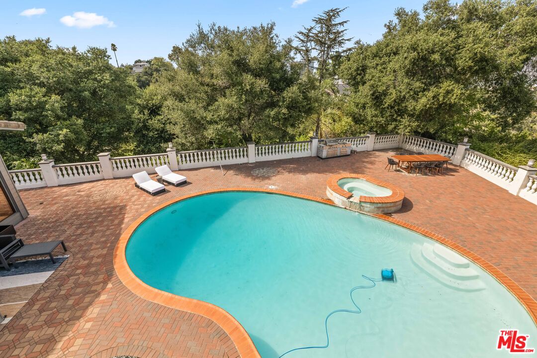3200 Oakley Dr