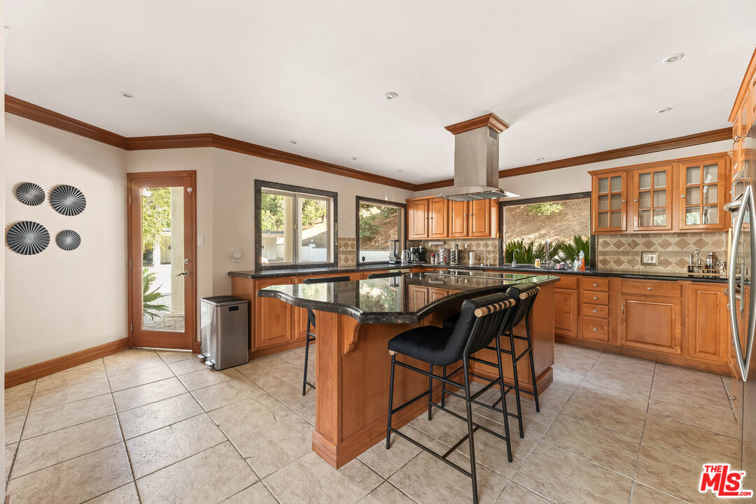 3200 Oakley Dr