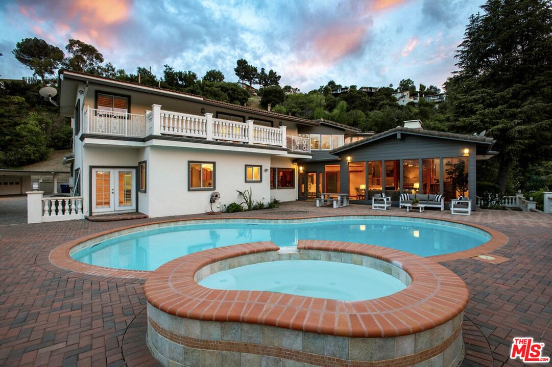 3200 Oakley Dr
