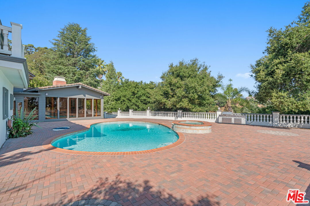 3200 Oakley Dr