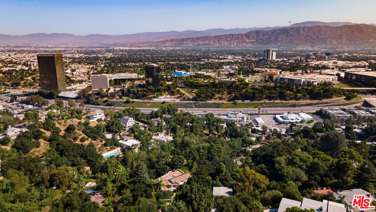 3200 Oakley Dr